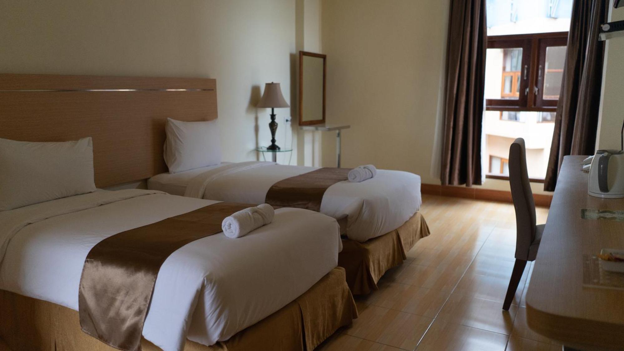 Revayah Hotels Ruteng Exterior photo
