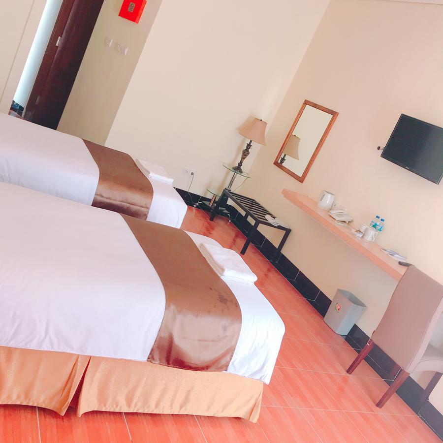 Revayah Hotels Ruteng Exterior photo