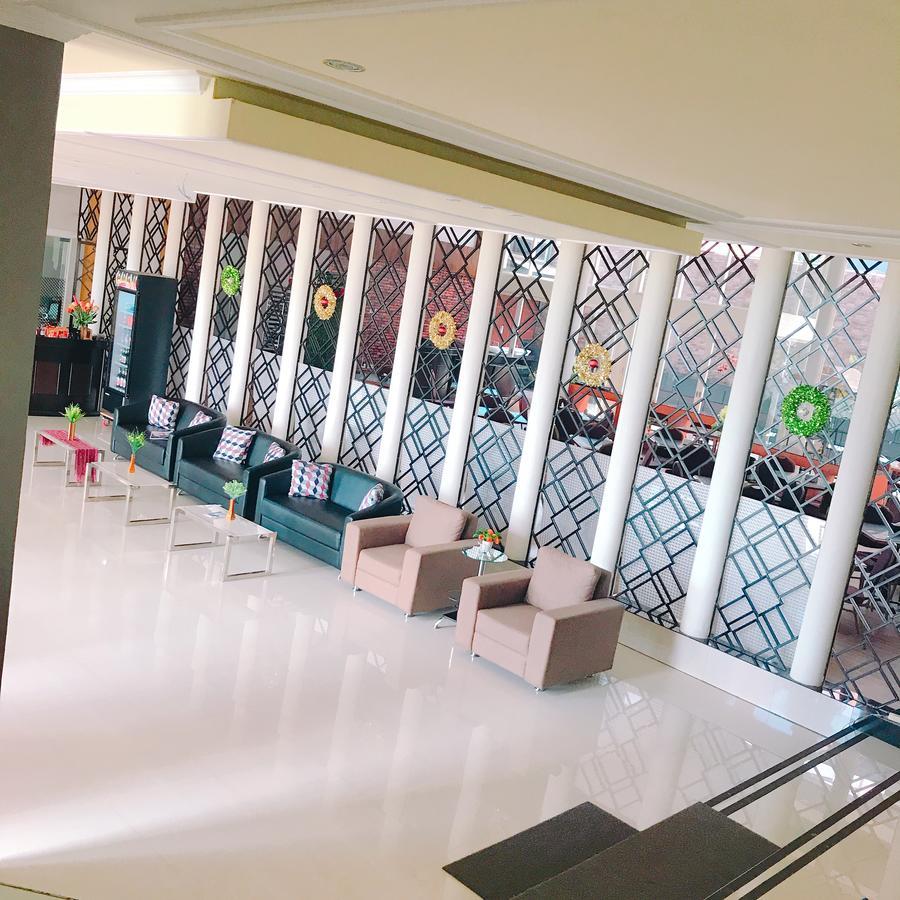 Revayah Hotels Ruteng Exterior photo