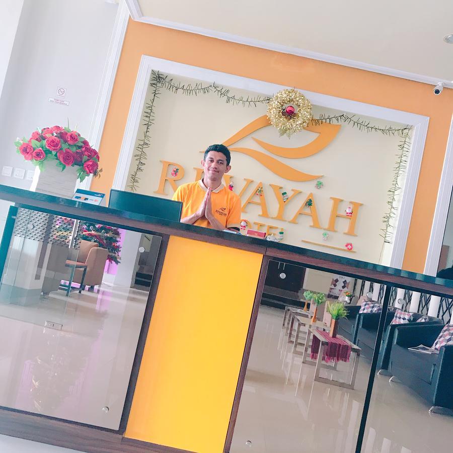 Revayah Hotels Ruteng Exterior photo