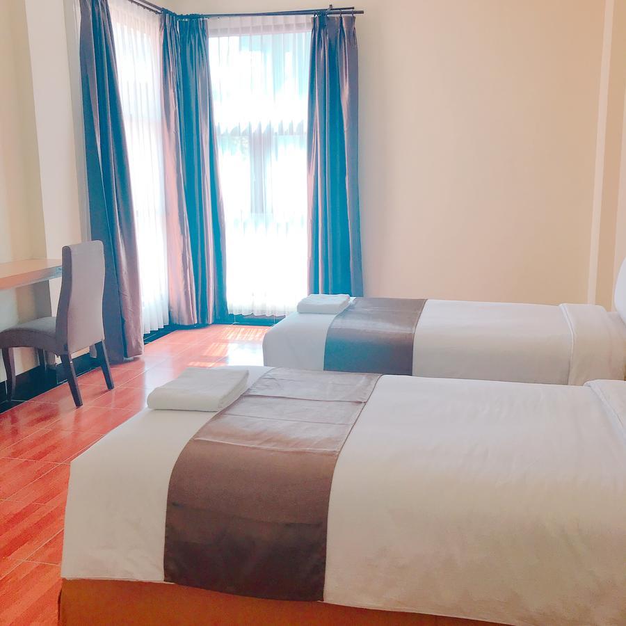 Revayah Hotels Ruteng Exterior photo