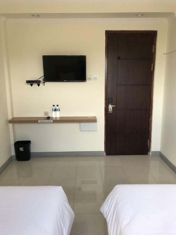 Revayah Hotels Ruteng Exterior photo