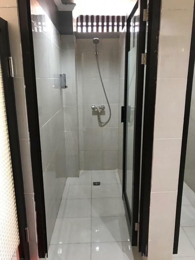 Revayah Hotels Ruteng Exterior photo